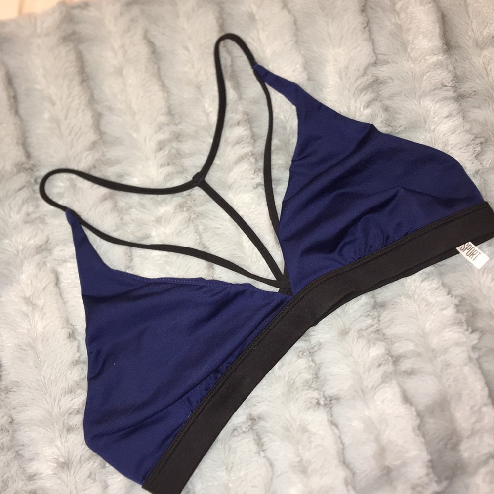 Large Victoria Sport strappy bralette💕